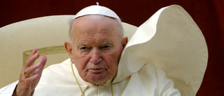 Påvens blod stals vid kupp i katedral