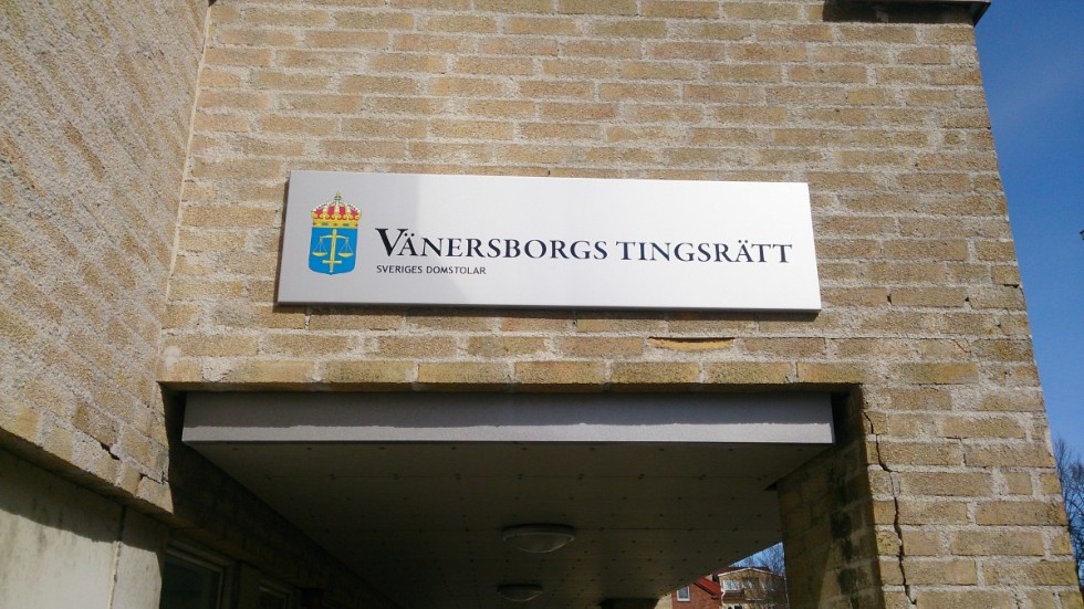En 75-årig kvinna åtalas vid Vänersborgs tingsrätt för hets mot folkgrupp på Facebook. Arkivbild.