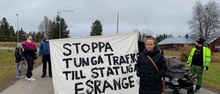 Föräldraprotest mot Esrange – stoppade trafiken: "Vi riskerar att bli överkörda varje dag"