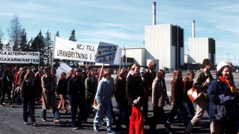 Redan 1980, i samband med en demonstration mot kärnkraften i Forsmark, höjdes röster mot uranbrytning i Sverige. 