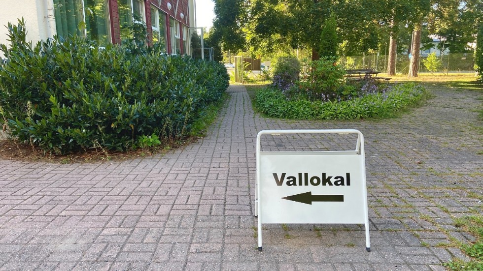 Insändarskribenten uppmanar invånarna att rösta, som exempelvis här vid vallokalen vid Träffen i Nyköping.