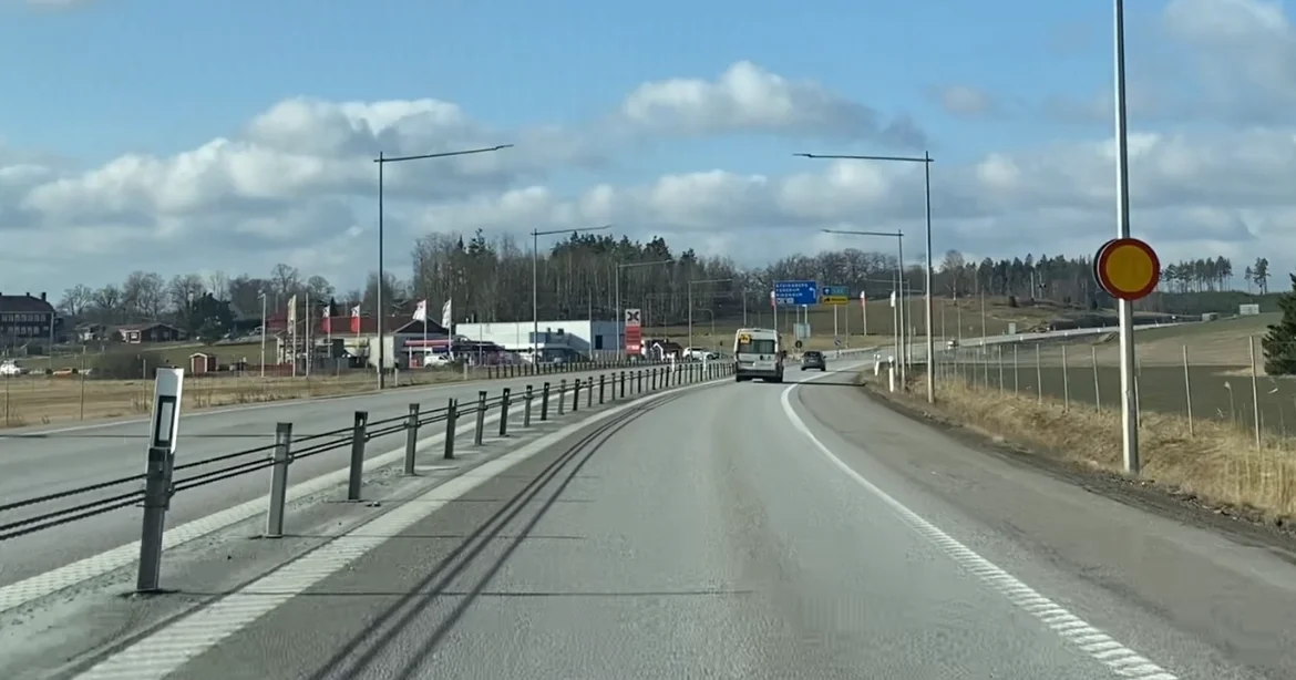 Skyltförvirring på E22: ”Vad är det som gäller?”