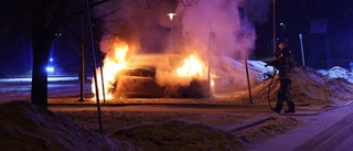 Flera bilar brann i Uppsala – fick nytt larm från samma plats