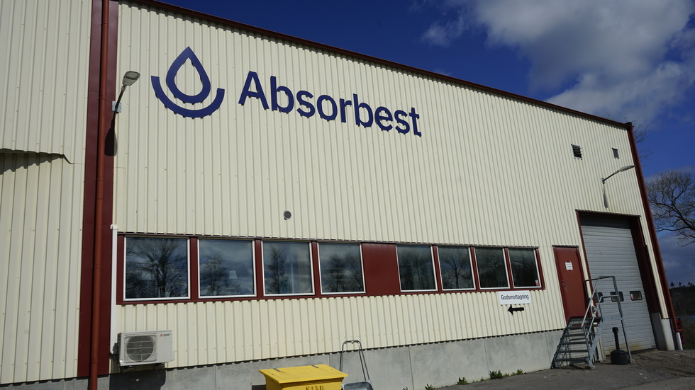 Absorbest grundades i Kisa 1997 av Rolf Rovaniemi och Torbjörn Hansen.