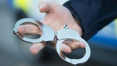 Drograttfyllerist fick hållas fast av fyra poliser