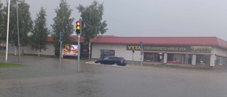 Därför svämmar gatorna i Luleå över vid kraftigt regn