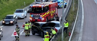 Trafikolycka på Bärbyleden – bilar krockade med räcke