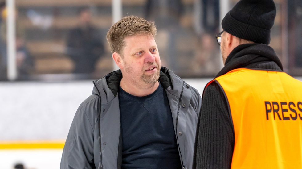 Det är hektiska dagar för Vimmerby Hockeys sportchef Pelle Johansson. "En bit över 50 agenter har hört av sig", säger han.