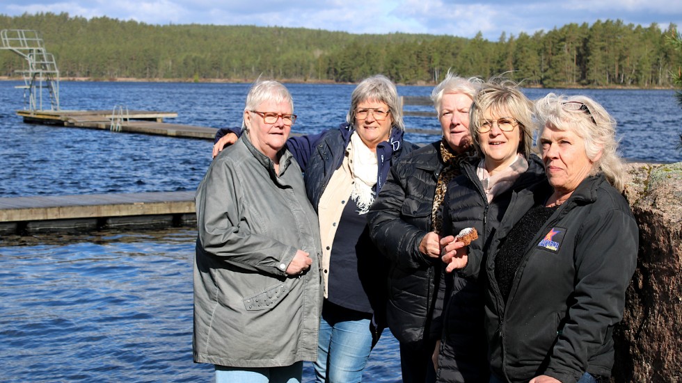 Maritha Jensen, Gabriella Harrison, Gunnel Nyberg, Ulrica Stolt och Carola Nilsson var med på anhörigföreningens gökotta vid Hesjön utanför Målilla.