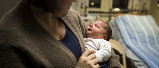 Flest barn föds i juli – kan bli större brist på barnmorskor än tidigare somrar