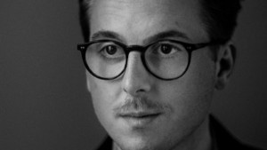 Småburlesk Emil i Lönneberga i underklassen – Thomas Korsgaards hyllade debut äntligen på svenska