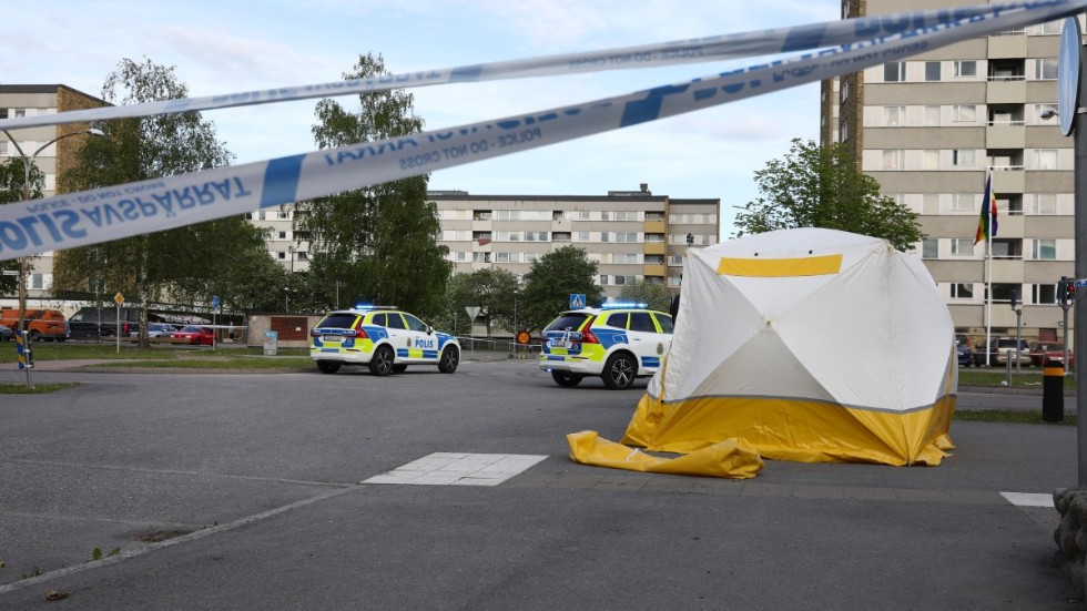 Polisavspärrningar efter måndagens skjutvapenmord i Eskilstuna.