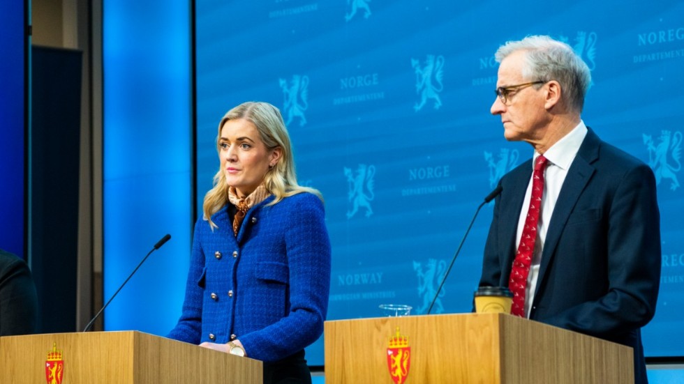 Norges justitie- och beredskapsminister Emilie Enger Mehl, här tillsammans med statsminister Jonas Gahr Støre. Arkivbild.