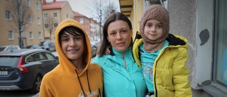 Mammor och barn från krigets Ukraina i Katrineholm – "känns så overkligt"