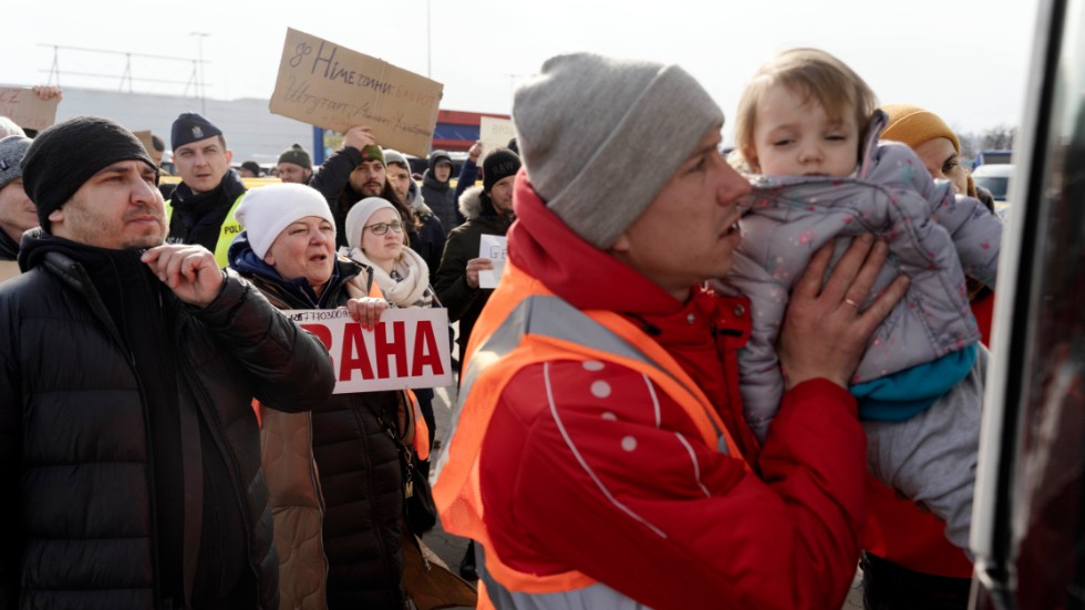 Merparten av flyktingarna från kriget i Ukraina har tagit sig till Polen, ett land som har flera direktflyg till Skavsta.