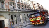 Brand på bygge mitt i Uppsala
