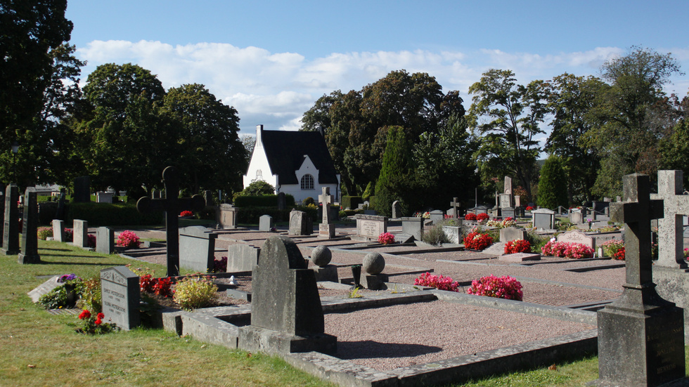 En man blev under söndagen utsatt för ett rånförsök på kyrkogården i Vimmerby. 