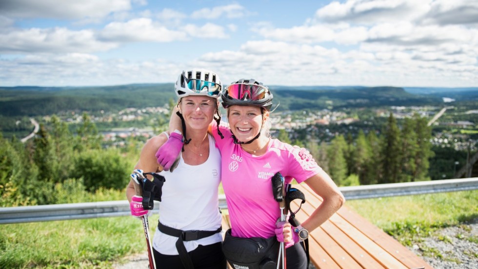 Frida Karlsson (till höger) och Maja Dahlqvist under ett träningspass i Sollefteå förra veckan.
