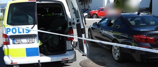 Skottlossning mot bilfirma: "Ett flertal skott och tomhylsor har hittats på platsen"