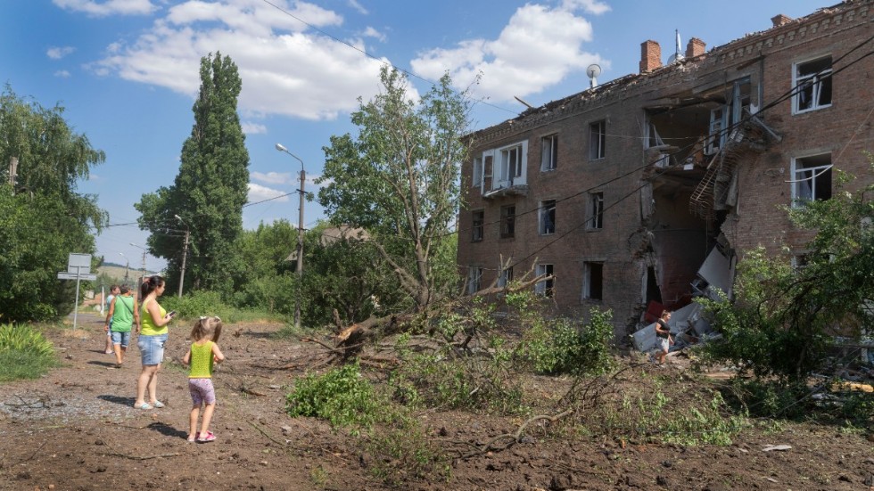 En rysk raket har slagit ner i ett hus i centrala Bachmut i Donetskregionen. Bilden togs den 1 juli.