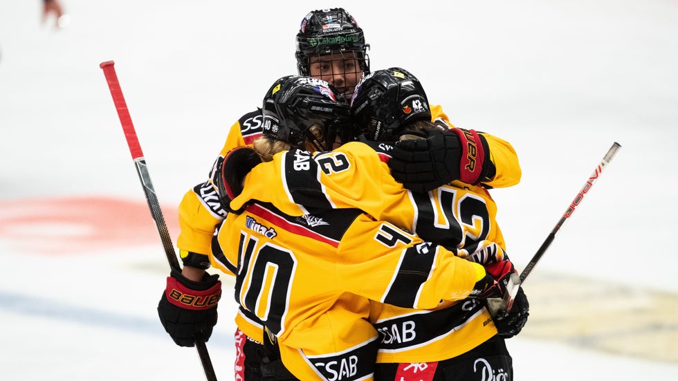 "Kedjan med Petra (Nieminen), (Emma) Nordin och Josefine Persson har sett riktigt bra ut. Det har kedjan med (Noora) Tulus, Viivi (Vainikka) och Lisa (Johansson) också gjort", säger Mikael Forsberg.
