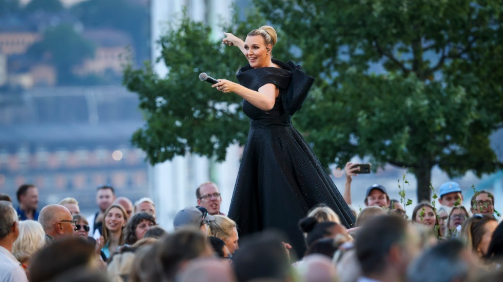 Programledaren Sanna Nielsen höll sitt sista "Allsång från Skansen" på tisdagskvällen.