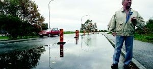 Översvämmad väg 
upprör Krokeksbor