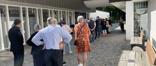 Akut brist på valarbetare i Enköping – tvingas blixtutbilda • Inga nya röstkort trots fel adresser