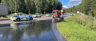 Motorcykel och lastbil i krock på Torsgatan – en person till sjukhus