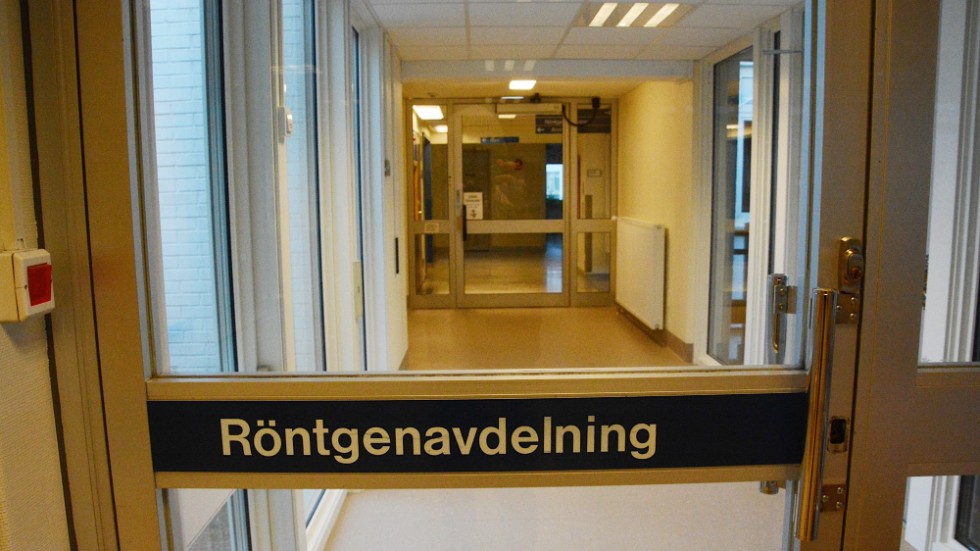 Beslutet att temporärt stänga röntgen i Vimmerby får insändarskribenten, pensionerade röntgensjuksköterskan Roland Metz, att ställa en rad kritiska frågor. "Att jag kan jobba två dagar i veckan i Vimmerby är inte intressant." 