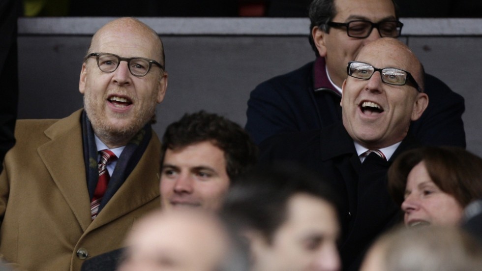 Joel Glazer, t.h., kommer vara den som avgör Cristiano Ronaldos framtid i Manchester United. Arkivbild.