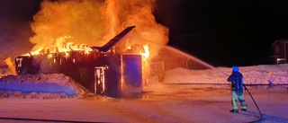 Ladugårdsbrand i Överkalix: "Brann med öppna lågor"