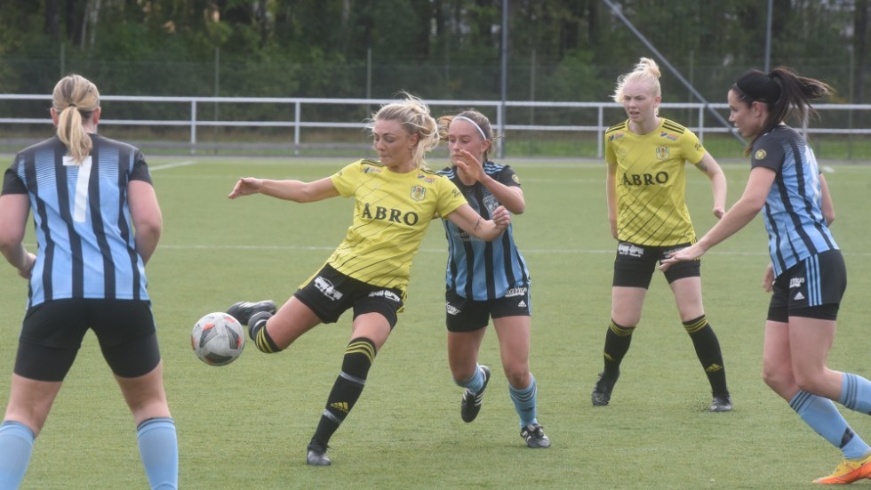 Frida Pöder och Stina Kägu Bragsjö är två av Vimmerbyspelarna som tar plats i Sportens lag för säsongen.