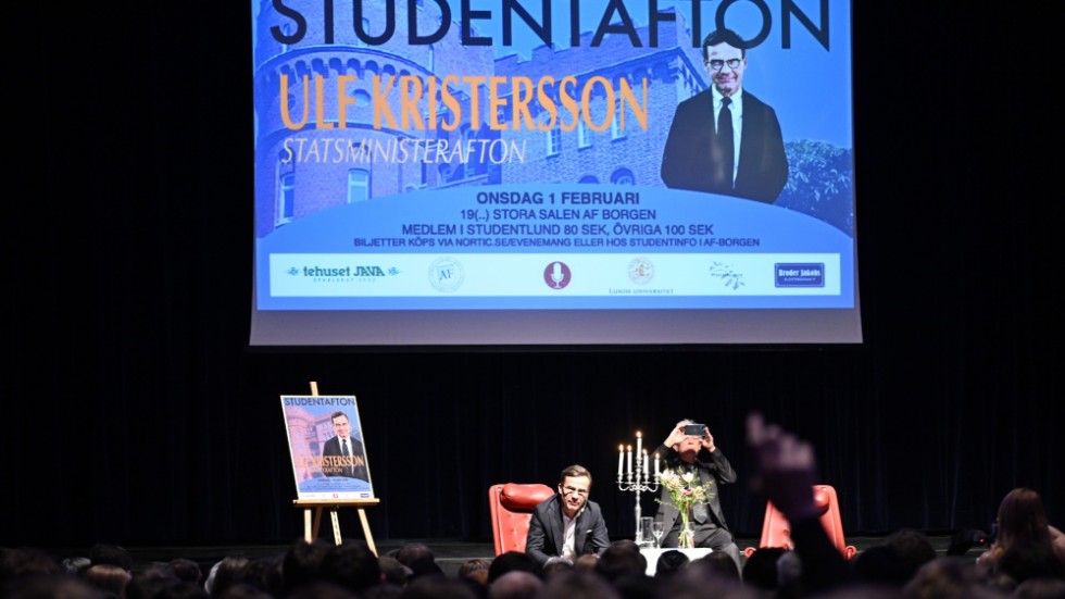 Statsminister Ulf Kristersson (M) gästar en studentafton i Lund och får oroliga frågor: "Blir det krig mellan Nato och Ryssland?"