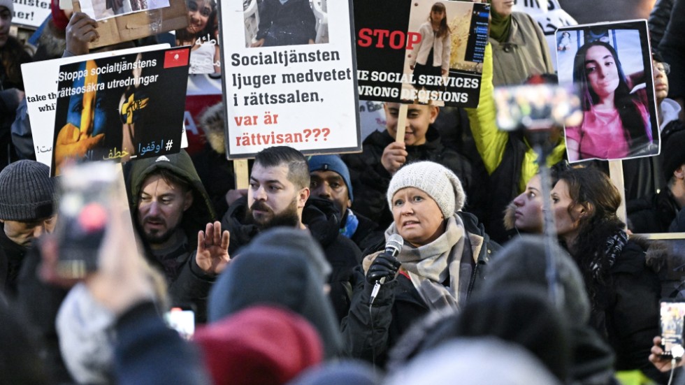 Partiet Nyans demonstrerade mot Socialtjänsten och tillämpningen av LVU på Möllevångstorget i Malmö i februari 2022. Arkivbild.