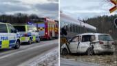 Tåg och personbil har kolliderat – en person till sjukhus