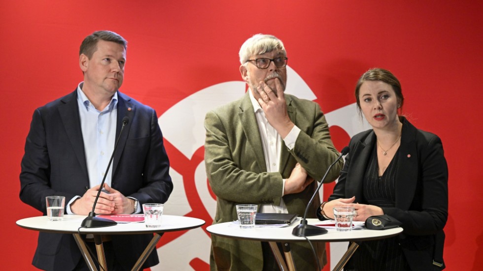 Socialdemokraternas partisekreterare Tobias Baudin håller pressträff tillsammans med Leif Jakobsson och Ida Karkiainen för att presentera sin valanalys.