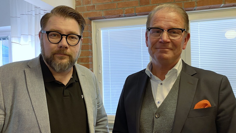 Västervikspolitikerna Dan Nilsson (S) och Harald Hjalmarsson (M) gör gemensam sak i tågbanefrågan.