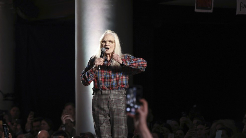 Vivienne Westwood i samband med att hon presenterade en ny kollektion kläder 2019. Arkivbild.