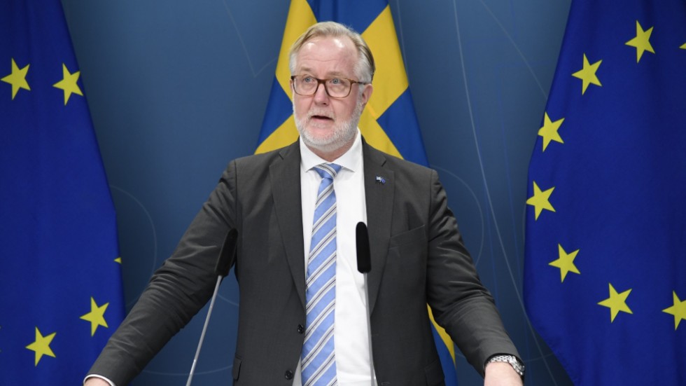 Arbetsmarknadsminister Johan Pehrson (L) på pressträff om regeringens prioriteringar.