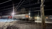 Bil påkörd av tåget i Boden ✓ Knuffades 30 meter ✓ "Väldigt hård inbromsning"