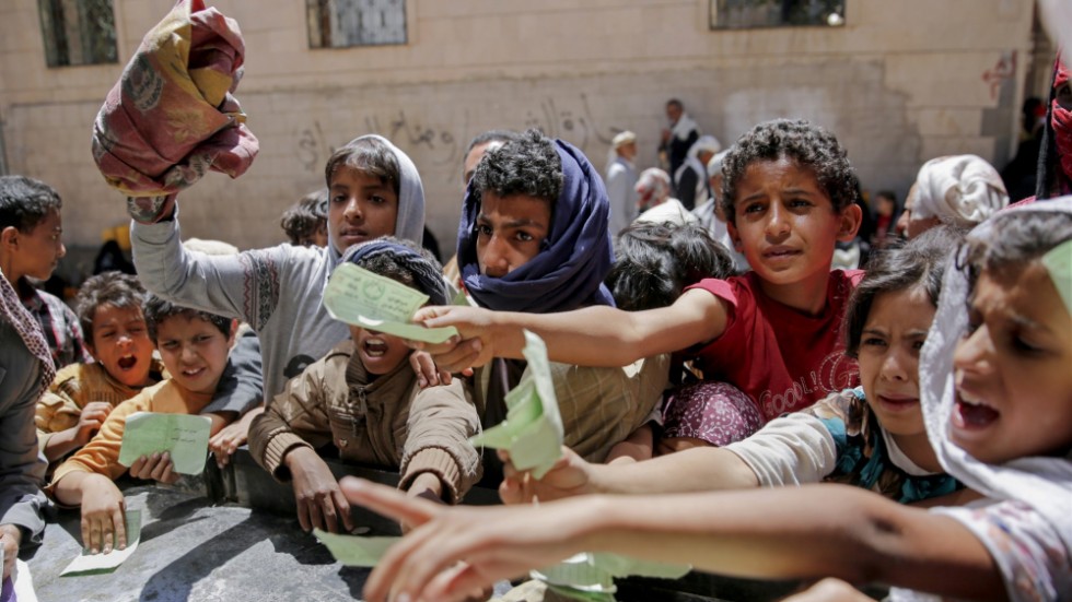 Barn i krig dör av bomber eller undernäring. Insändarskribenten undrar varför januaripartierna inte genomförde det de var överens om gällande vapenexport till krigförande länder i Jemenkriget.