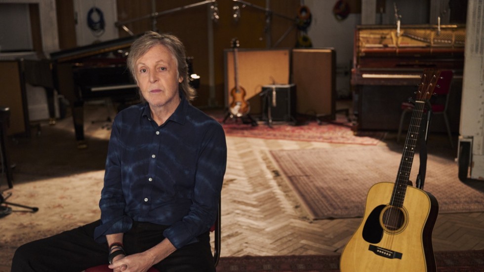 Paul McCartney berättar om Abbey Road-studion i dokumentären "If these walls could sing". Pressbild.