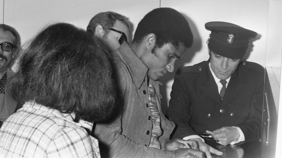 Eusebio skrev autografer på Schiphols flygplats i Nederländerna den 3 april 1972.  Det var dock inte hans autograf som krönikören fick efter en match med portugisiska Benfica.