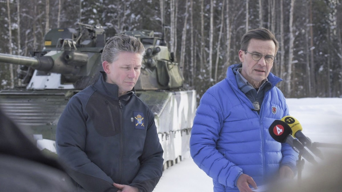 Sverige skickar stridsvagnar till Ukraina