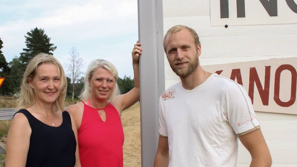 Konstnärerna Gun Granlund och Maria Larsson tillsammans med projektledare Jonatan Arvidsson.