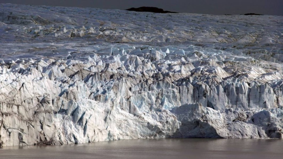 Istäcket på Grönland smälter hela tiden, men enligt skribenten kommer inte temperaturhöjningar att påverka det nämnvärt.
