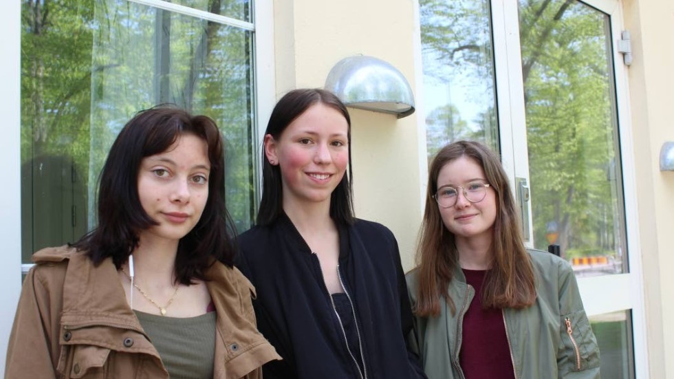 Matilda Qubti, Tyra Eklöv och Ella Hultqvist är några av eleverna som åker iväg.
