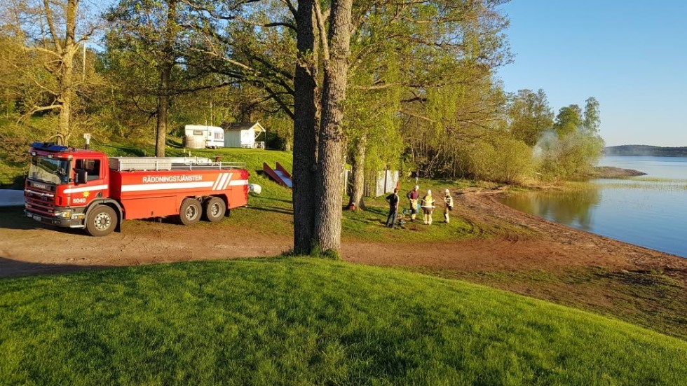 En person har förts till sjukhuset i Linköping för brännskador efter en mindre explosion i Vimmerby.