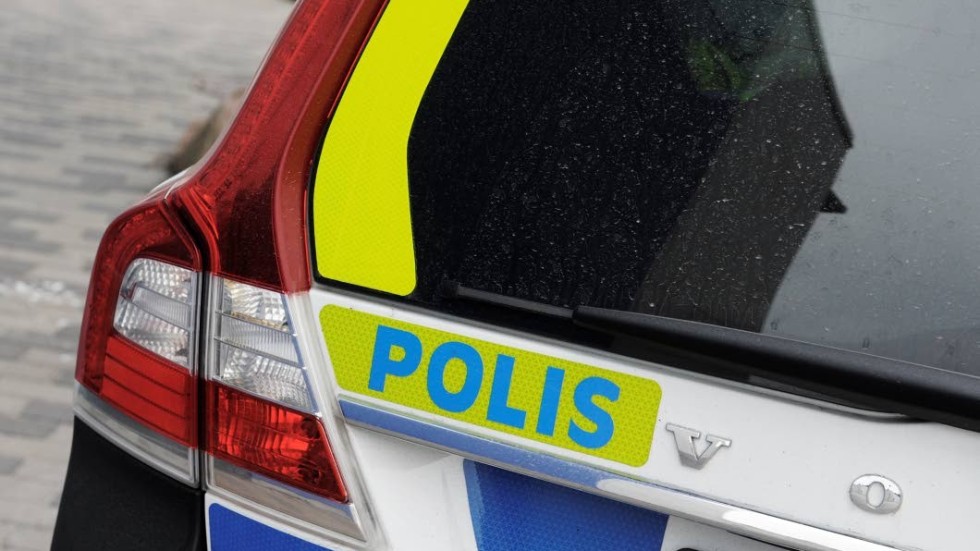 En man fick följa med polisen för provtagning efter en nykterhetskontroll vid Slottsholmsvägen.